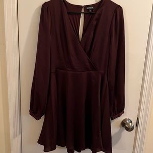 Flattering long sleeve maroon short dress
